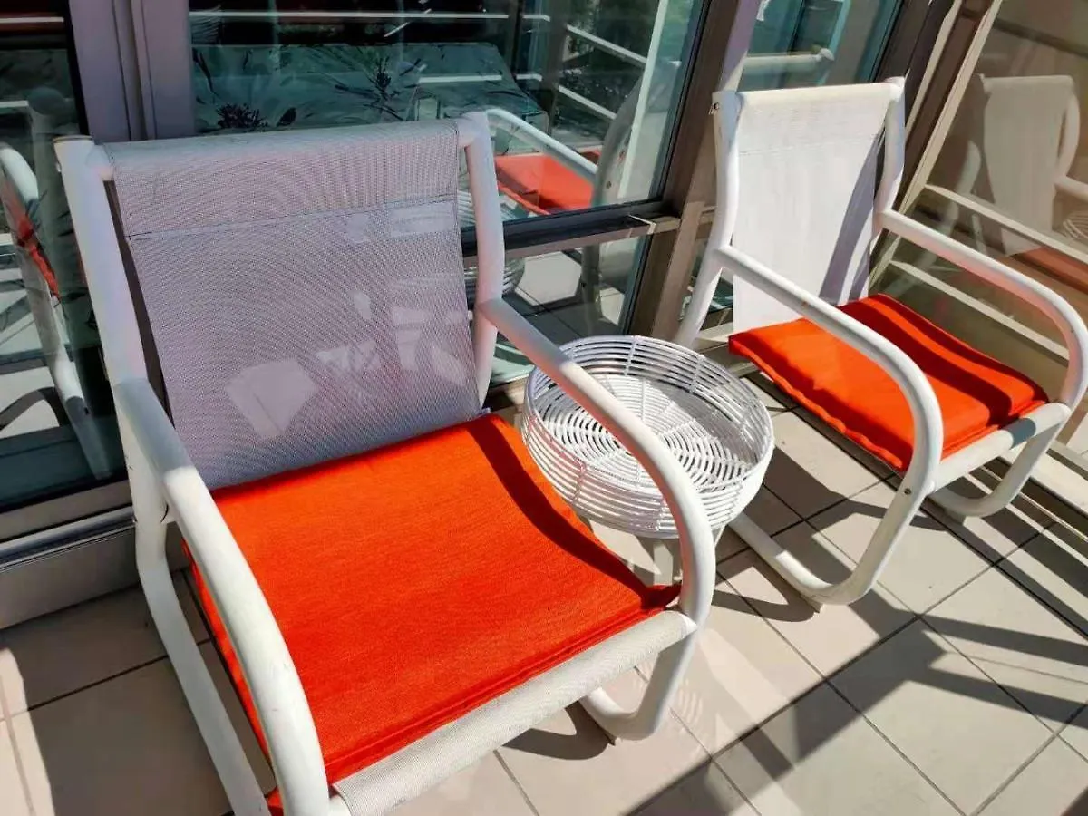 Waterfalls Hotel - Suite In Falls Downtown With Pool Victoria
